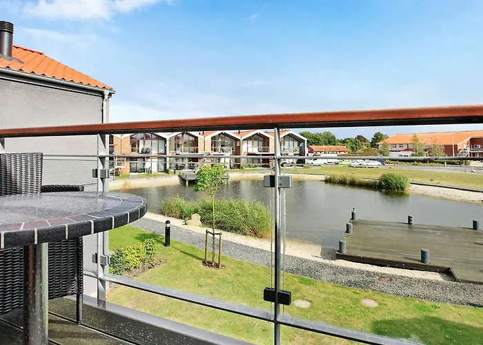 6 Person In Bogense-by Traum